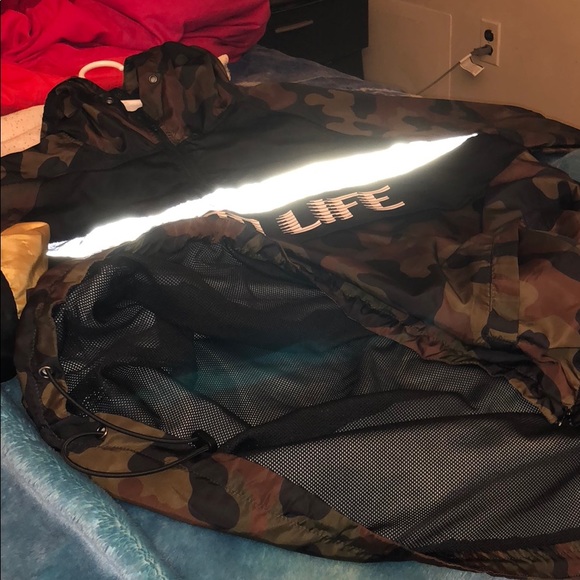 Wind breaker - Picture 2 of 2